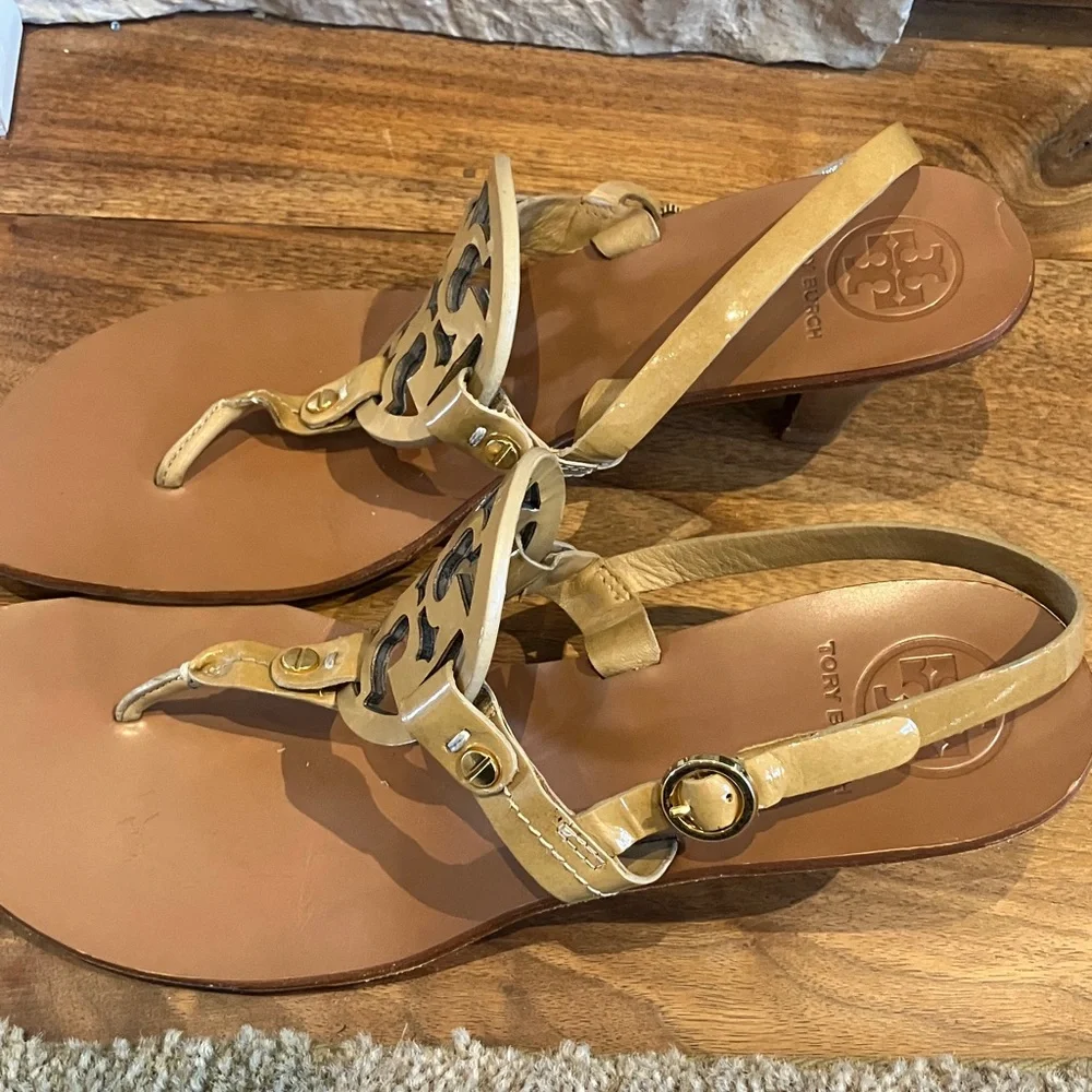Tory Burch Holly Logo Kitten Heels